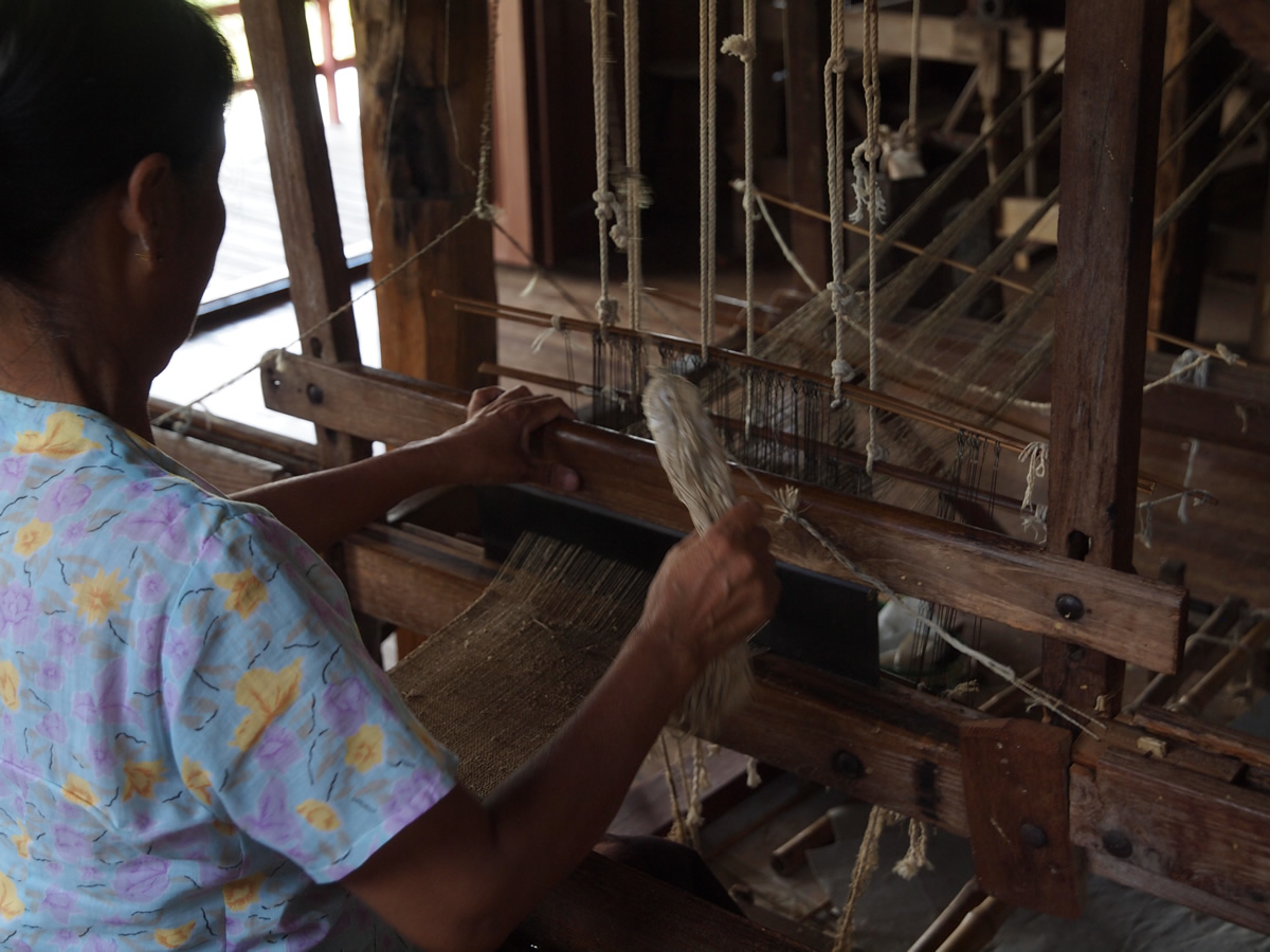 ミャンマーの蓮布づくり/ Making of Lotus Textile in Myanmar